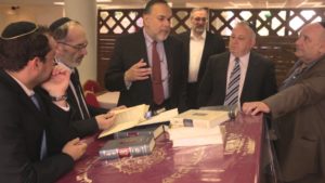 Horovitz Tamás új zsidó imakönyv átadása