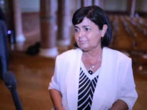 Radnainé Fogarasi Katalin jogász, a Nemzeti Örökség Intézetének elnöke. emlék 50 FT-os