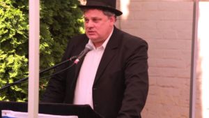 Váci Zsidó Hitközség megemlékezése a holokauszt áldozatairól Fördős Attila Vác polgármestere beszé